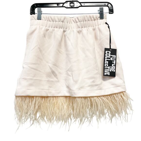 Future Collective Women's Crewneck Feather Trim Sweatshirt Light Pink Size 1X - Picture 2 of 6